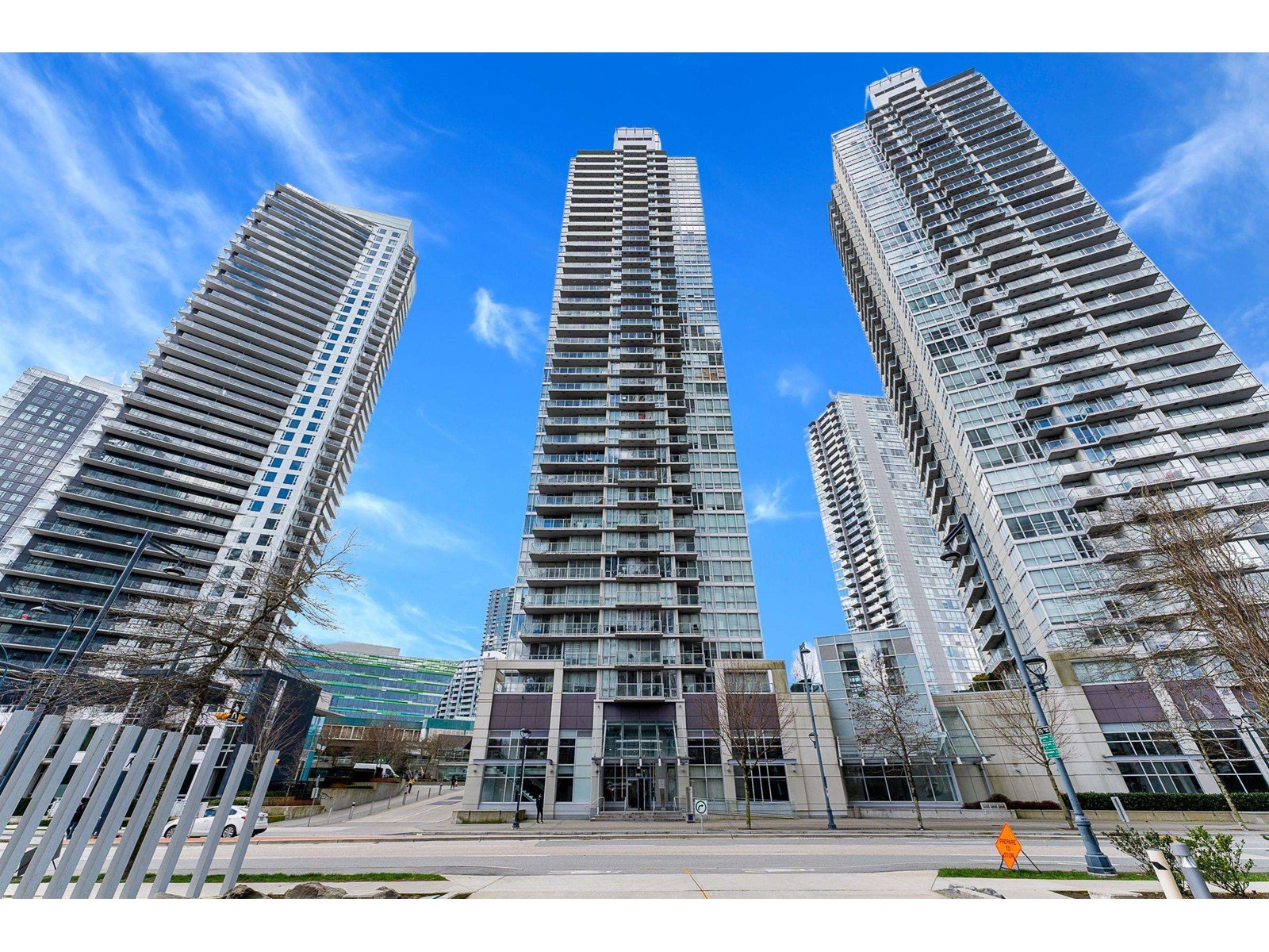 2503 9981 Whalley Boulevard, Surrey, British Columbia  V3T 0G6 - Photo 2 - R2979362