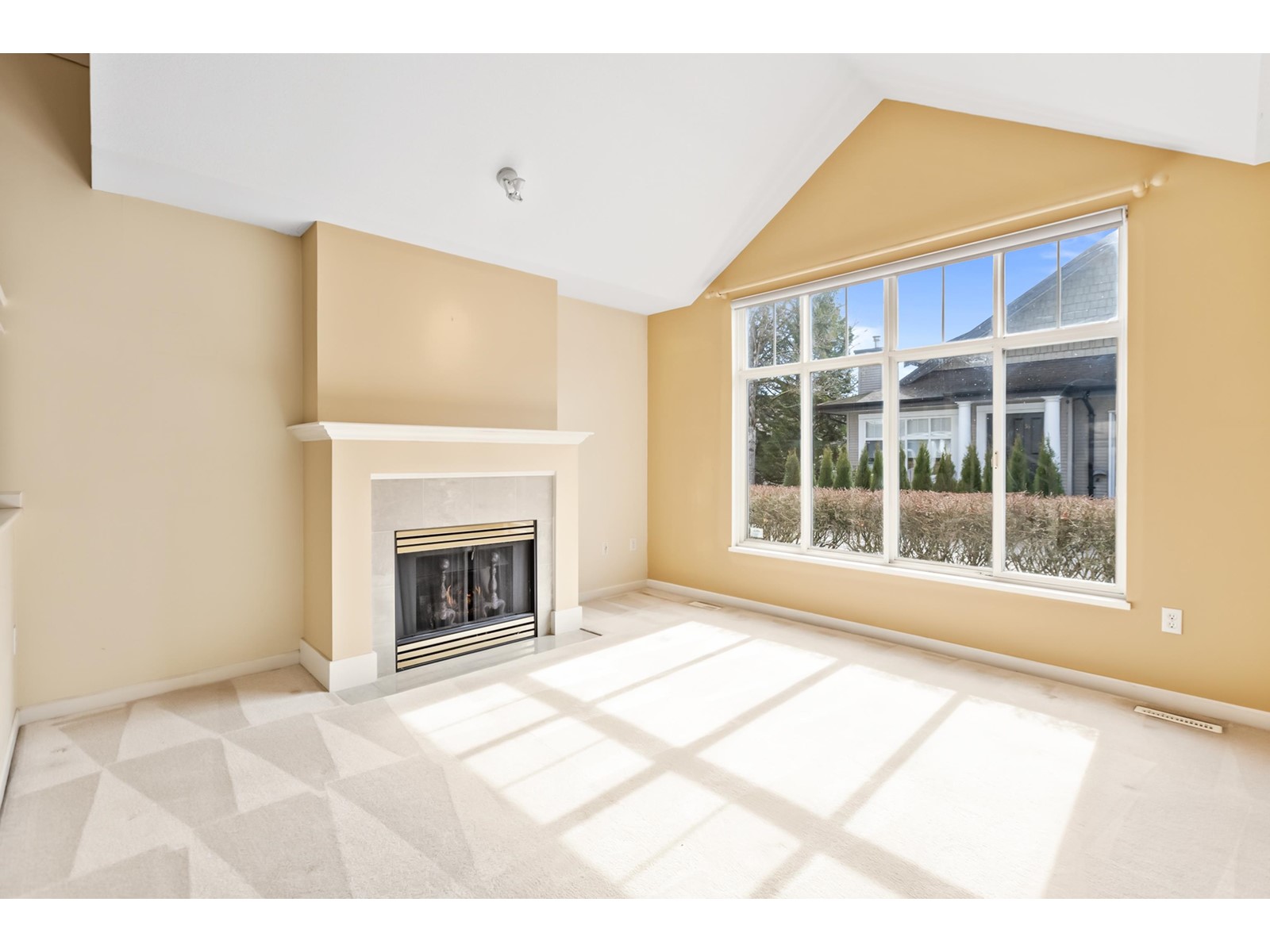 Property at 35 14877 33 AVENUE image 3