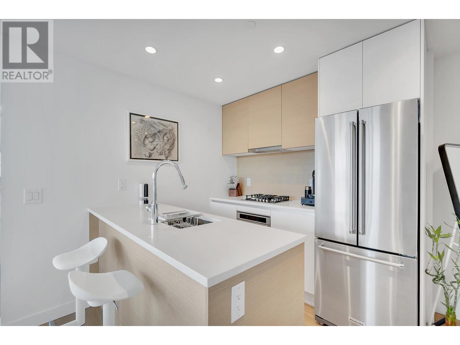 2109 525 Foster Avenue, Coquitlam, British Columbia  V3J 0H6 - Photo 3 - R2979272