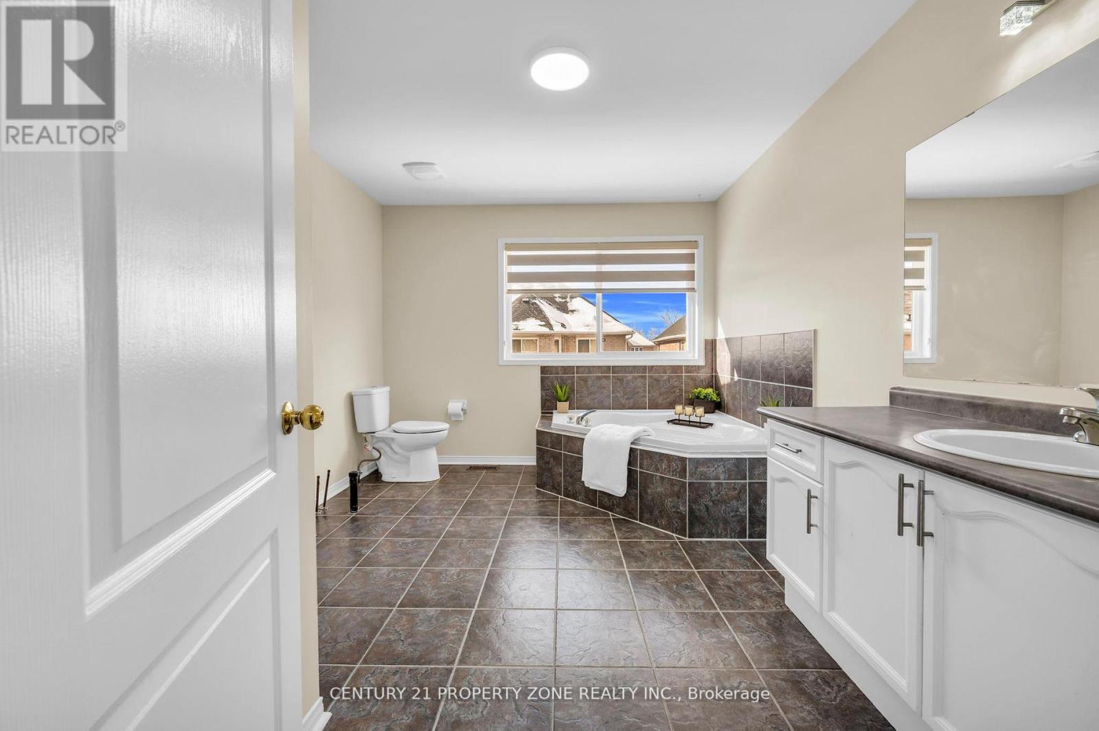 82 Brisdale Drive, Brampton, Ontario  L7A 2G8 - Photo 23 - W12029225