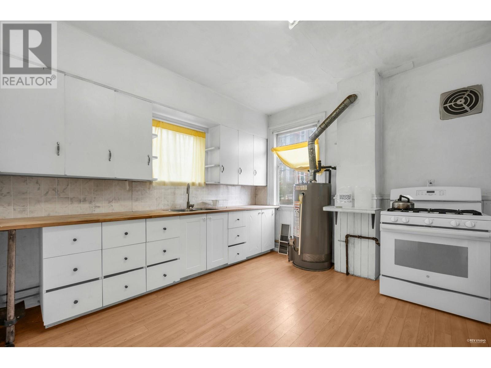Listing Picture 20 of 26 : 1117 E PENDER STREET, Vancouver / 溫哥華 - 魯藝地產 Yvonne Lu Group - MLS Medallion Club Member