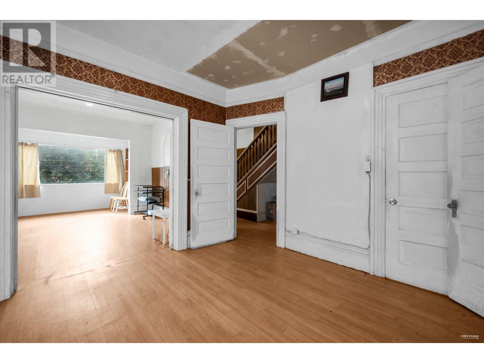 Listing Picture 13 of 26 : 1117 E PENDER STREET, Vancouver / 溫哥華 - 魯藝地產 Yvonne Lu Group - MLS Medallion Club Member