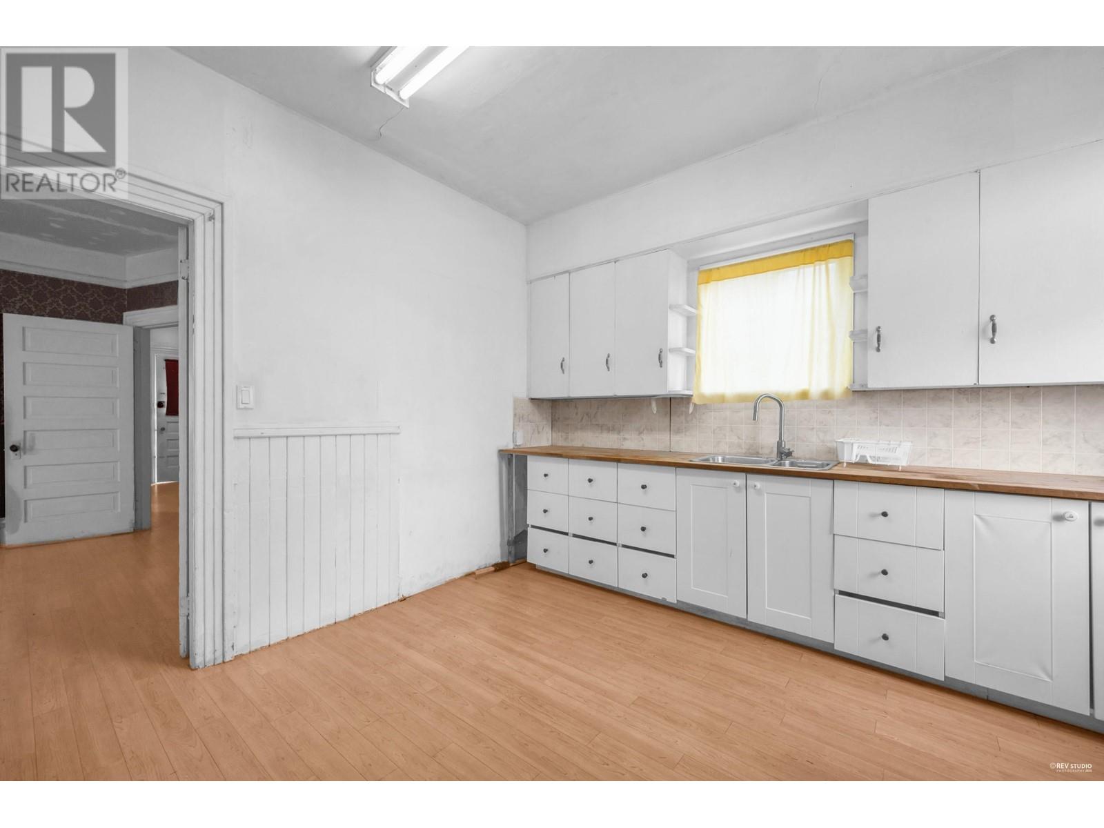 Listing Picture 19 of 26 : 1117 E PENDER STREET, Vancouver / 溫哥華 - 魯藝地產 Yvonne Lu Group - MLS Medallion Club Member