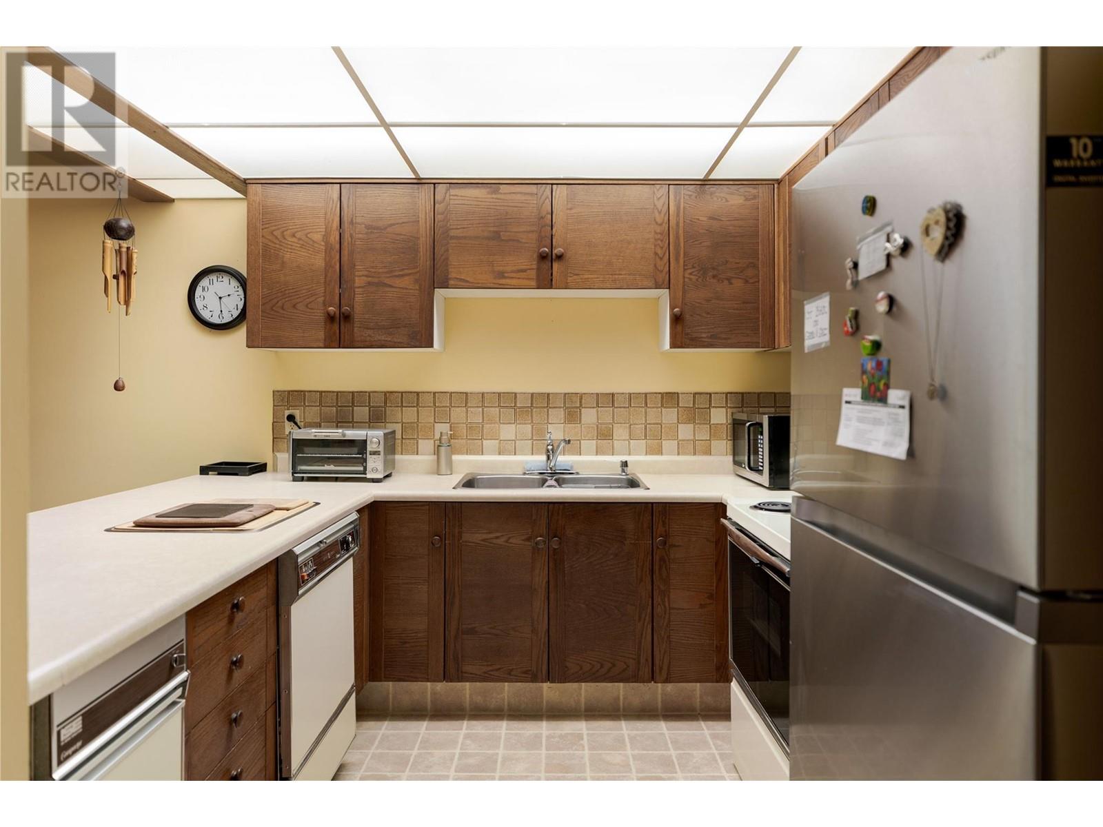 Property at 1035 BERNARD Avenue Unit# 111 image 5