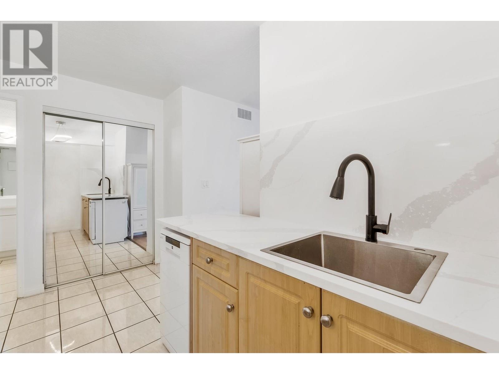 209 1330 Burrard Street, Vancouver, British Columbia  V6Z 2B8 - Photo 10 - R2979788