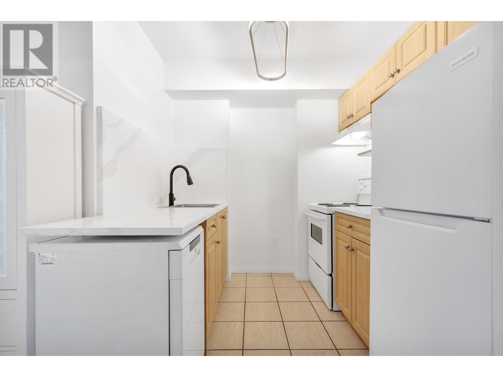 209 1330 Burrard Street, Vancouver, British Columbia  V6Z 2B8 - Photo 8 - R2979788