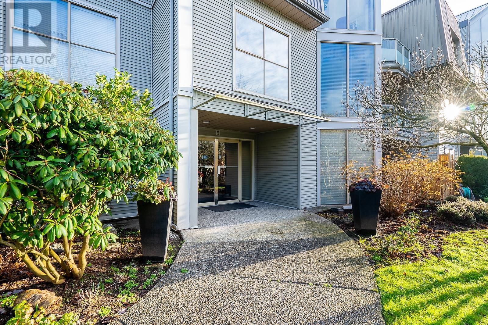 315 60 Richmond Street, New Westminster, British Columbia  V3L 5R7 - Photo 2 - R2979812