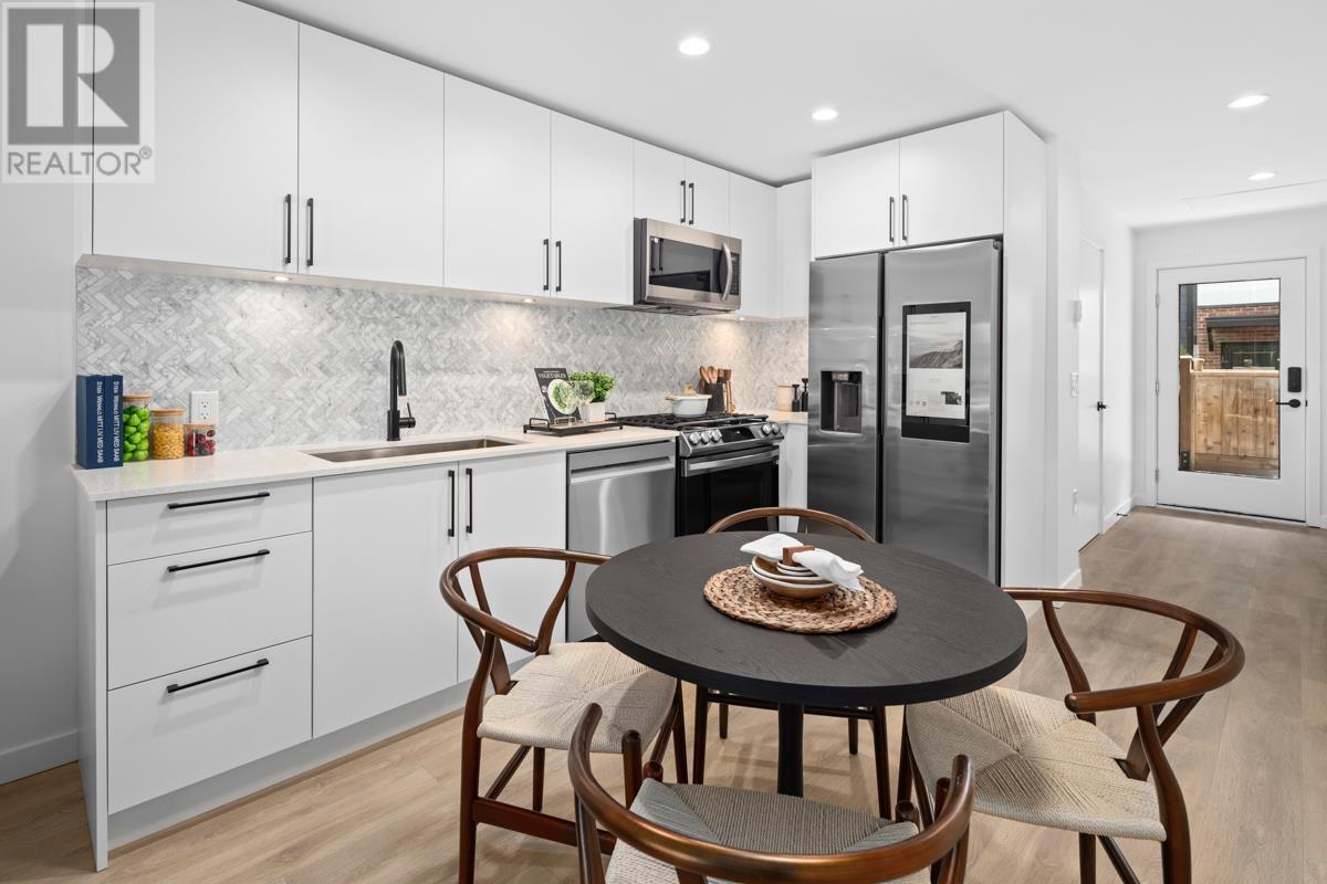244 545 E 2nd Street, North Vancouver, British Columbia  V7L 1E1 - Photo 4 - R2979814