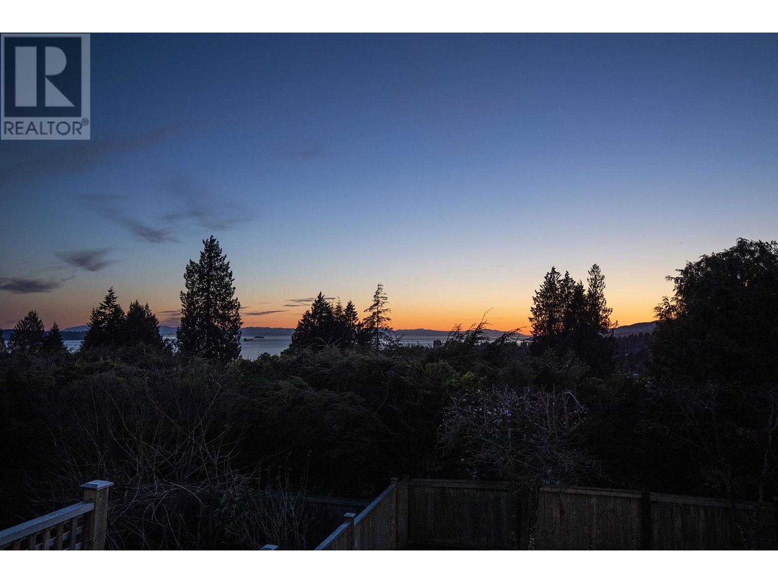 1045 Braeside Street, West Vancouver, British Columbia  V7T 2K7 - Photo 6 - R2979795