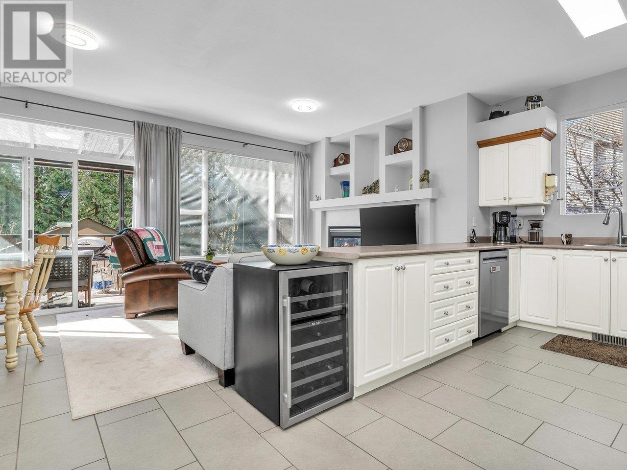 24364 101a Avenue, Maple Ridge, British Columbia  V2W 1W6 - Photo 3 - R2979815
