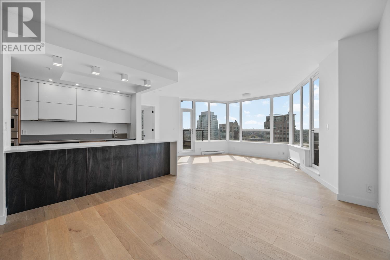 190x 1003 Pacific Street, Vancouver, British Columbia  V6E 4P2 - Photo 2 - R2979828