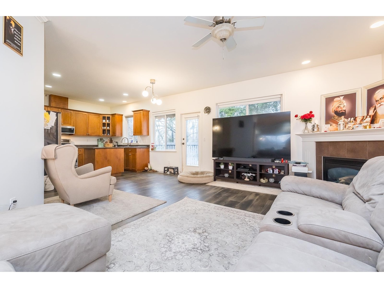 33883 Hollister Place, Mission, British Columbia  V2V 7P6 - Photo 6 - R2973189