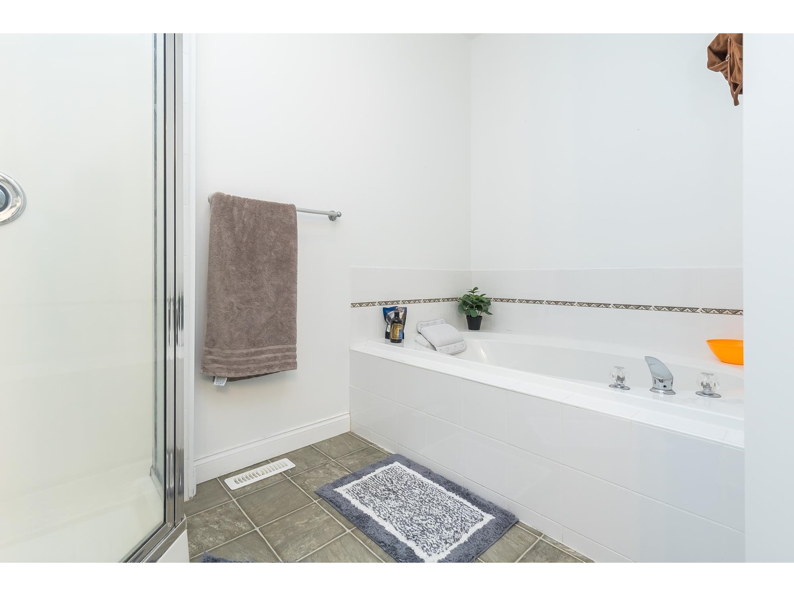 33883 Hollister Place, Mission, British Columbia  V2V 7P6 - Photo 19 - R2973189