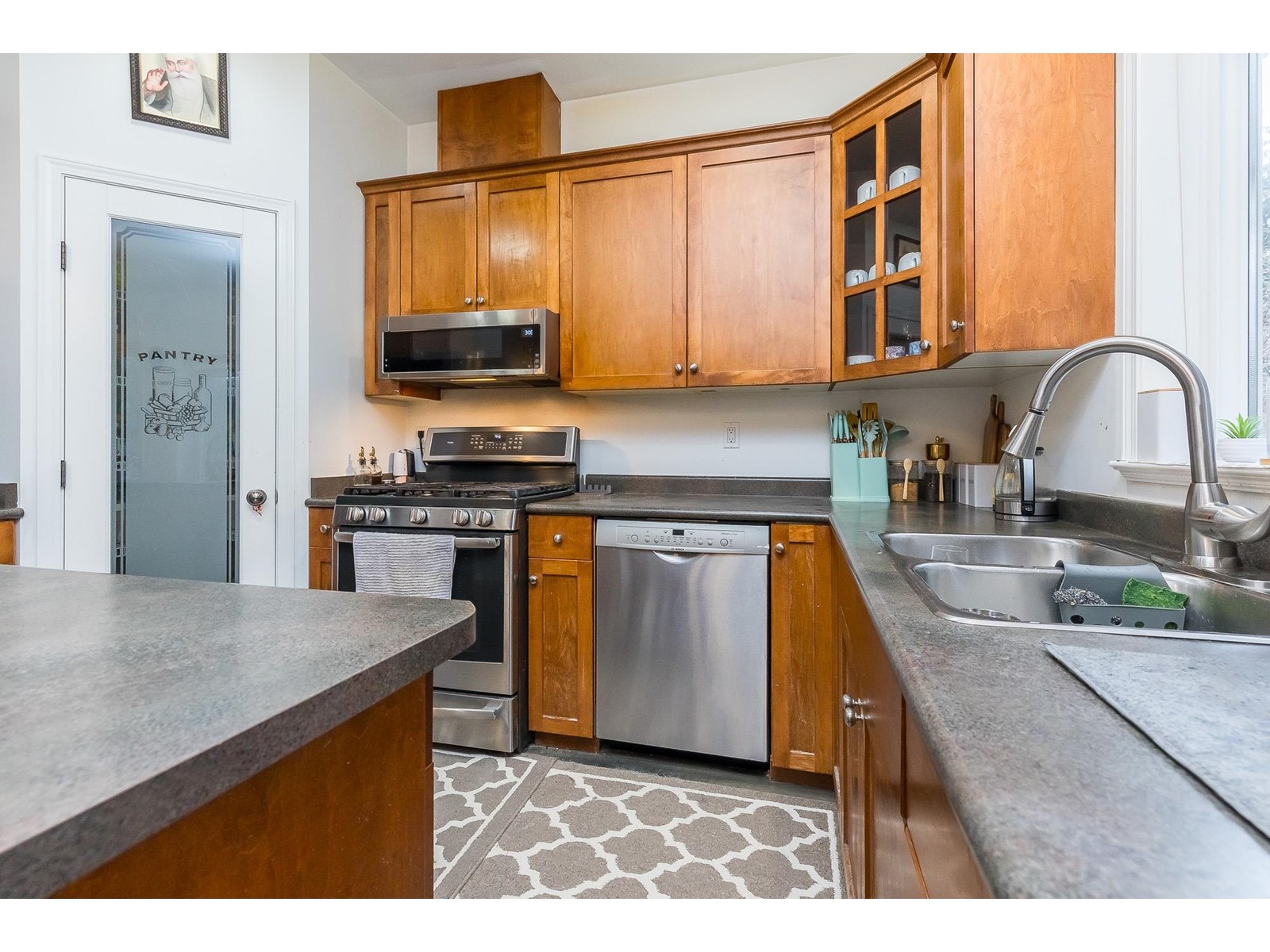 33883 Hollister Place, Mission, British Columbia  V2V 7P6 - Photo 11 - R2973189