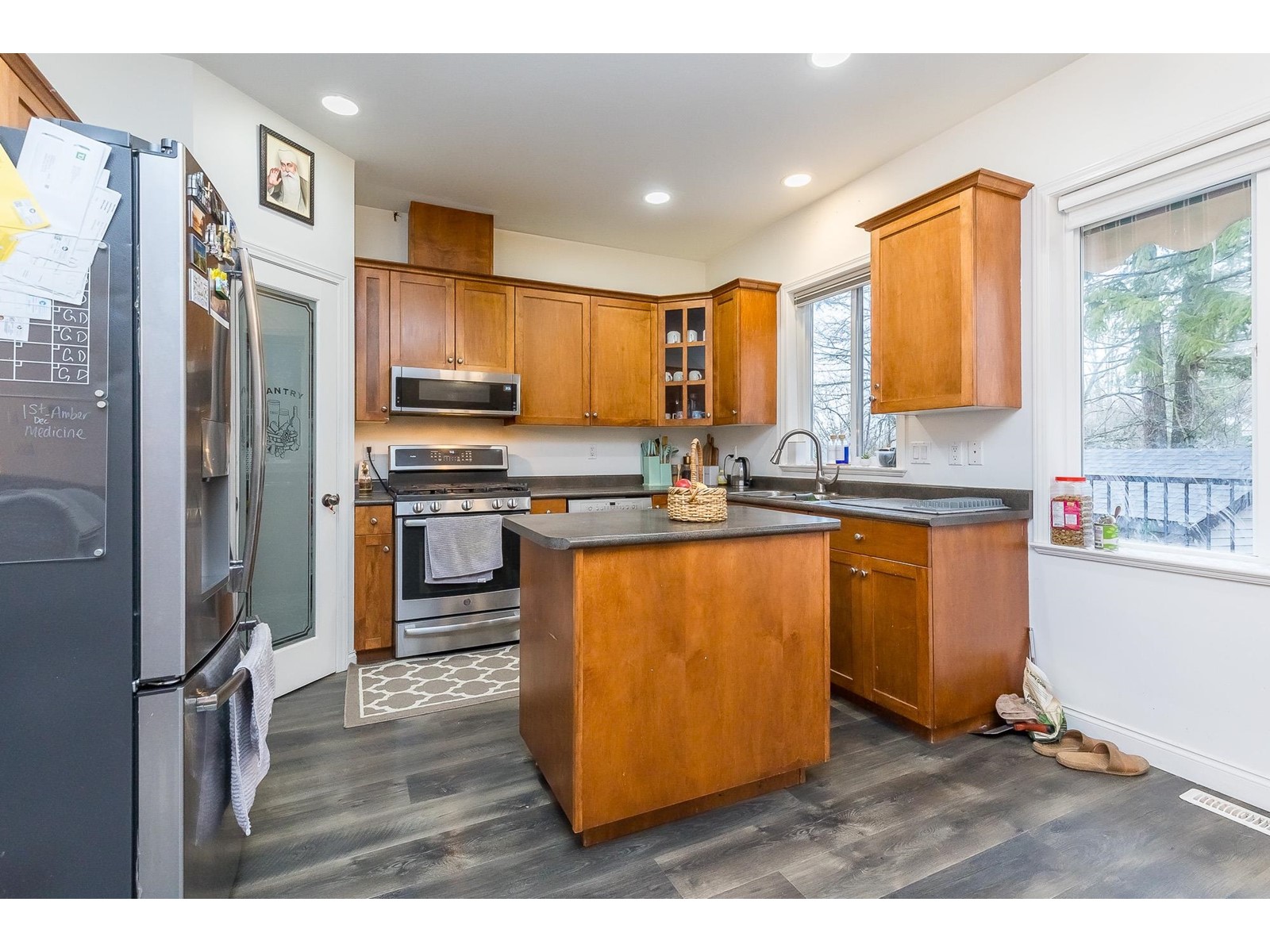 33883 Hollister Place, Mission, British Columbia  V2V 7P6 - Photo 9 - R2973189