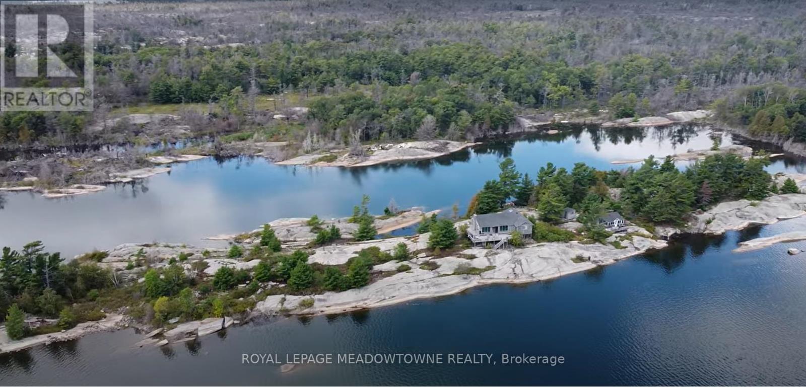 KG9005 SHIP'S RAIL ISLAND, Parry Sound Remote Area, Ontario
