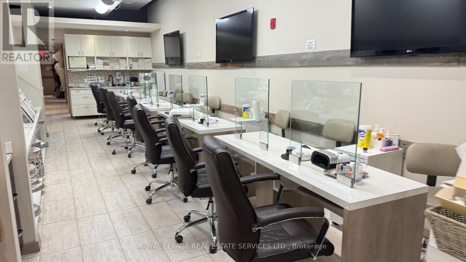 A01009A - 146 LAKESHORE ROAD W, Oakville, Ontario