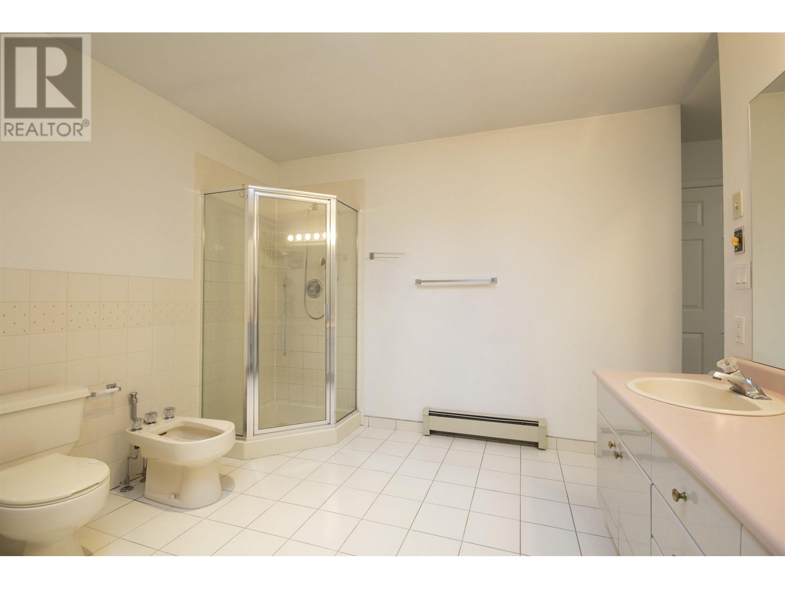 Listing Picture 22 of 40 : 64 W 39TH AVENUE, Vancouver / 溫哥華 - 魯藝地產 Yvonne Lu Group - MLS Medallion Club Member
