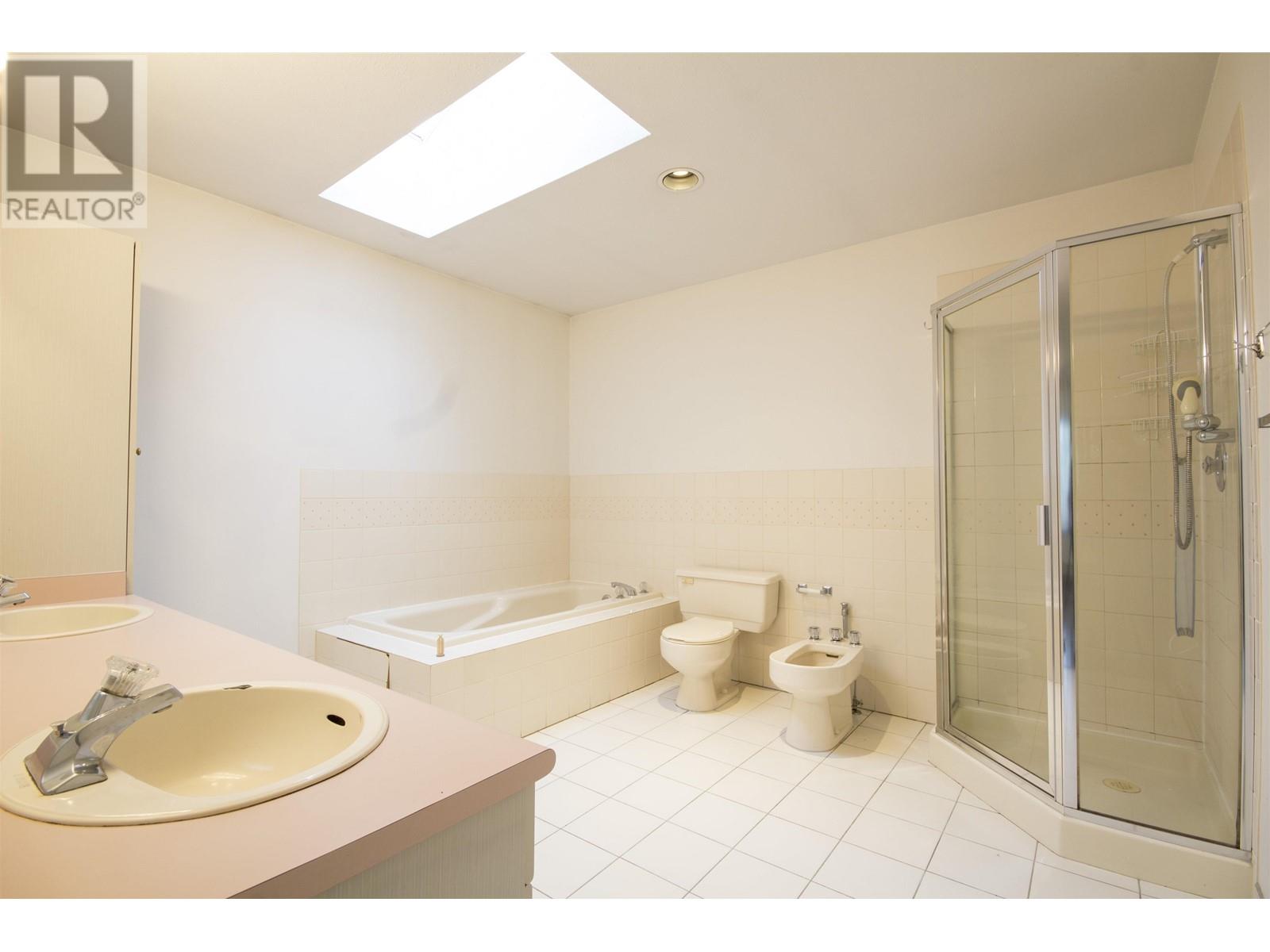 Listing Picture 23 of 40 : 64 W 39TH AVENUE, Vancouver / 溫哥華 - 魯藝地產 Yvonne Lu Group - MLS Medallion Club Member