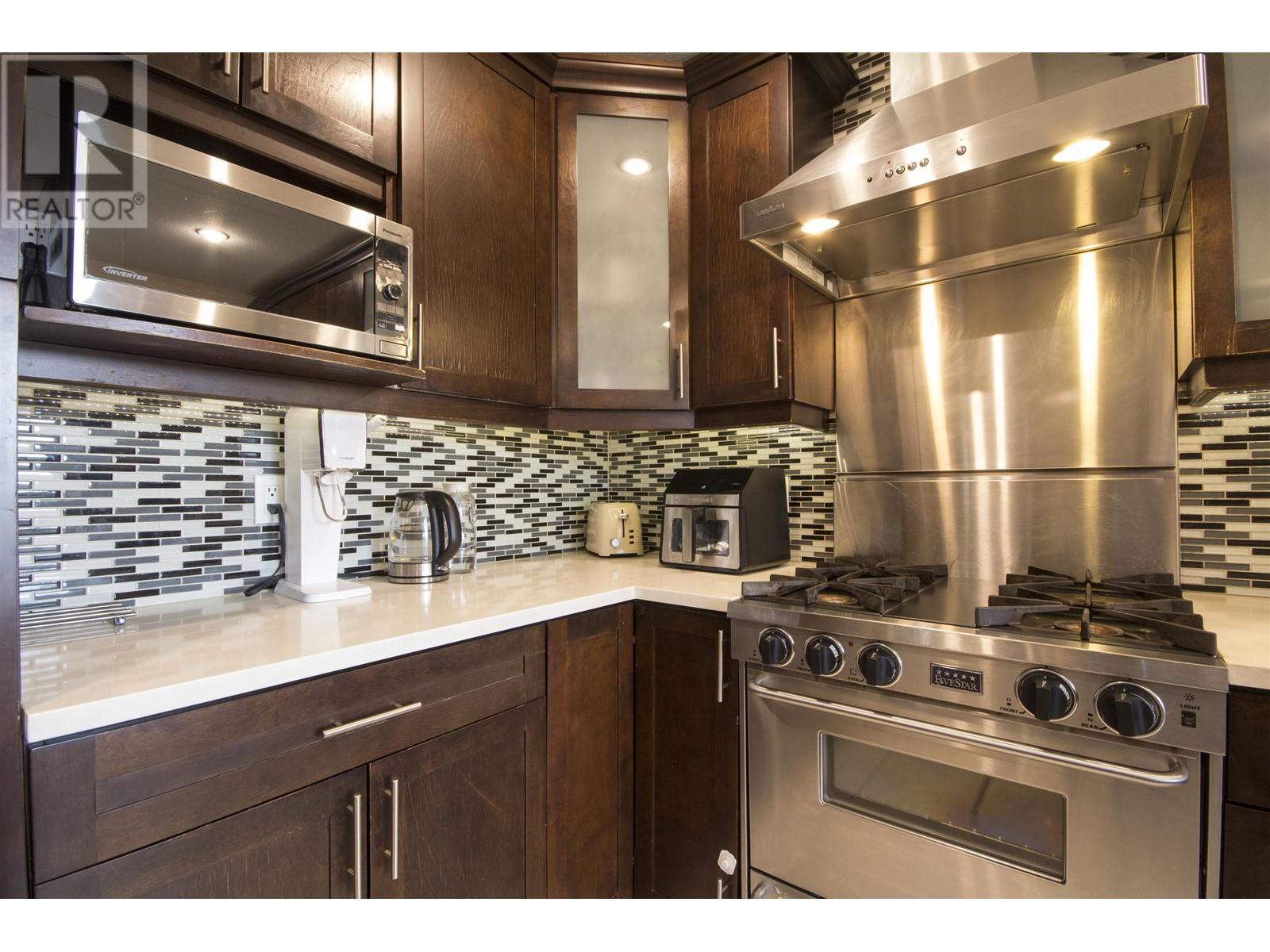 Listing Picture 12 of 40 : 64 W 39TH AVENUE, Vancouver / 溫哥華 - 魯藝地產 Yvonne Lu Group - MLS Medallion Club Member