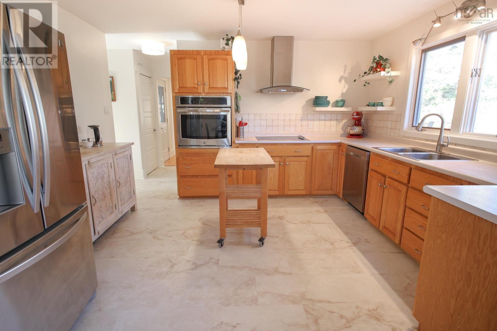 84 Park Street, Bridgewater, Nova Scotia  B4V 2B9 - Photo 10 - 202505311