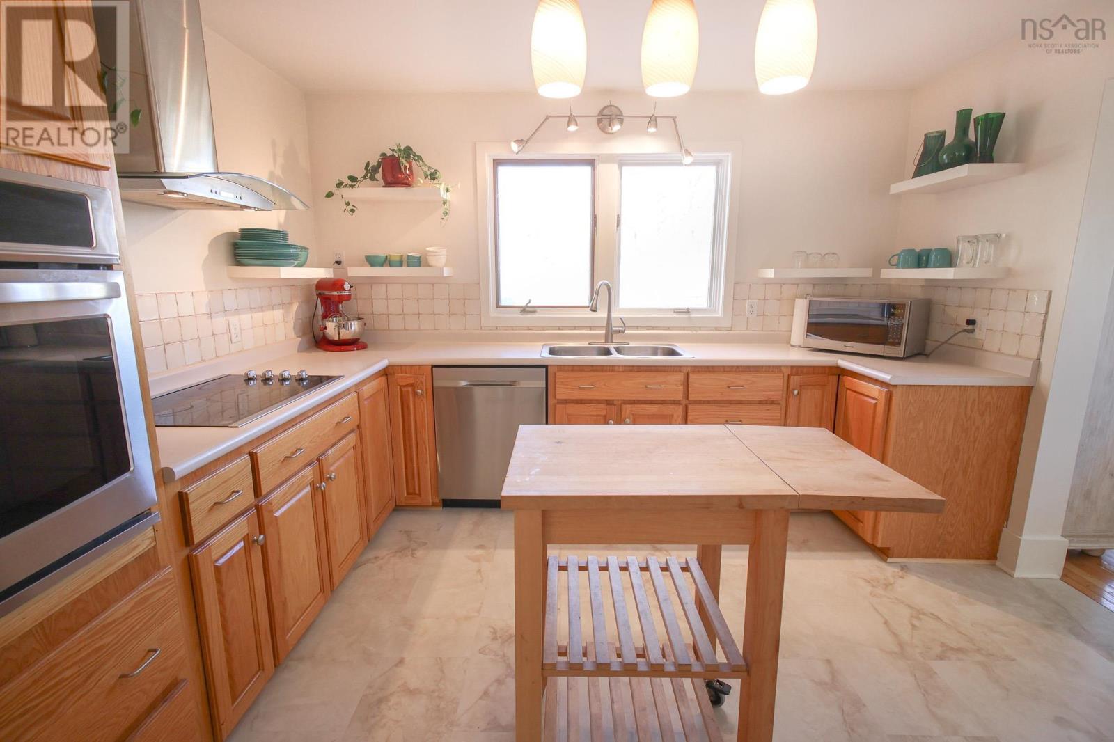 84 Park Street, Bridgewater, Nova Scotia  B4V 2B9 - Photo 11 - 202505311