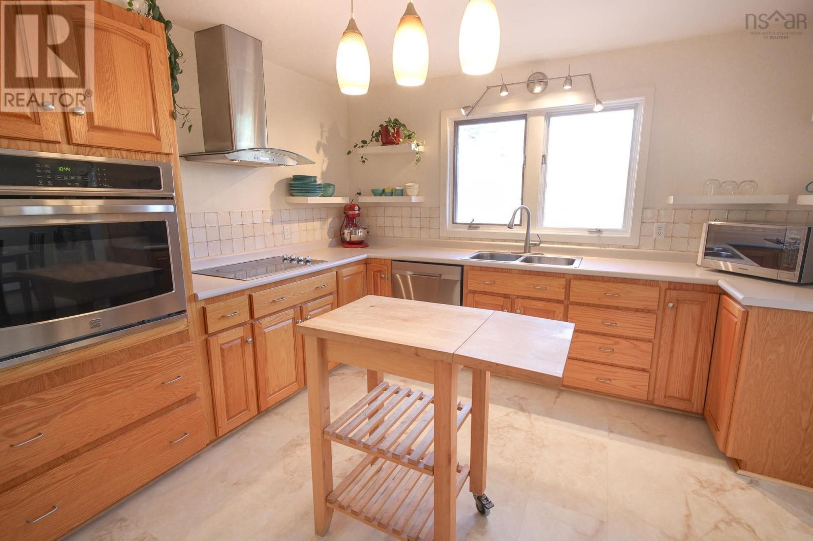 84 Park Street, Bridgewater, Nova Scotia  B4V 2B9 - Photo 12 - 202505311