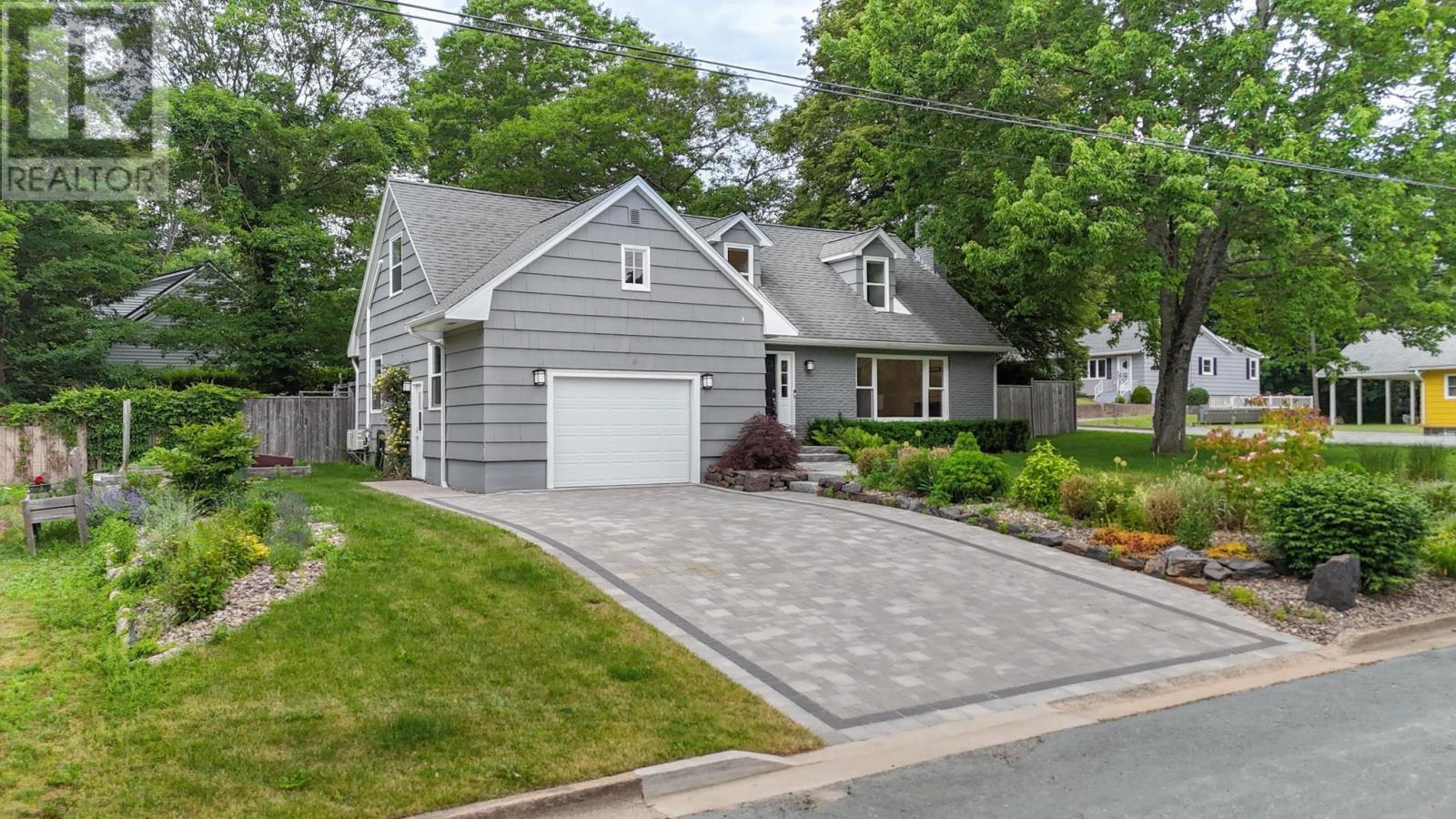 84 Park Street, Bridgewater, Nova Scotia  B4V 2B9 - Photo 2 - 202505311