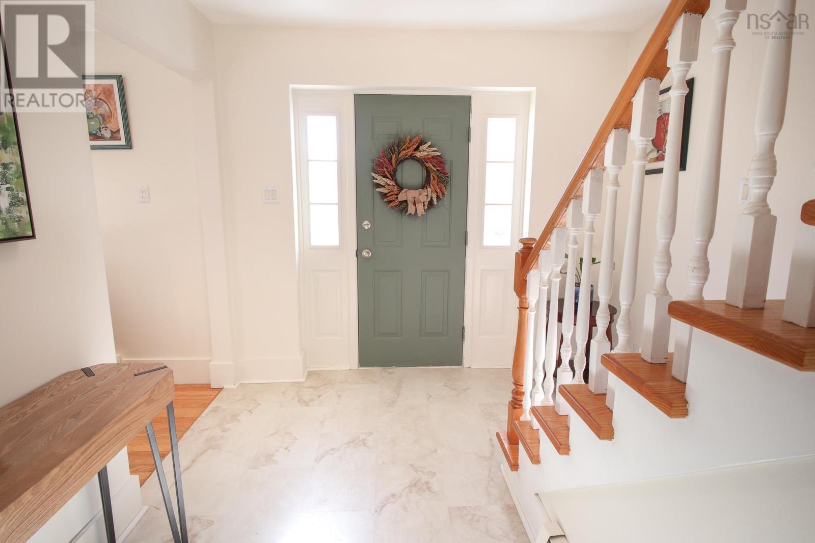 84 Park Street, Bridgewater, Nova Scotia  B4V 2B9 - Photo 3 - 202505311