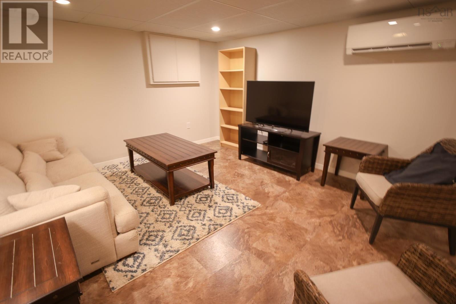 84 Park Street, Bridgewater, Nova Scotia  B4V 2B9 - Photo 32 - 202505311