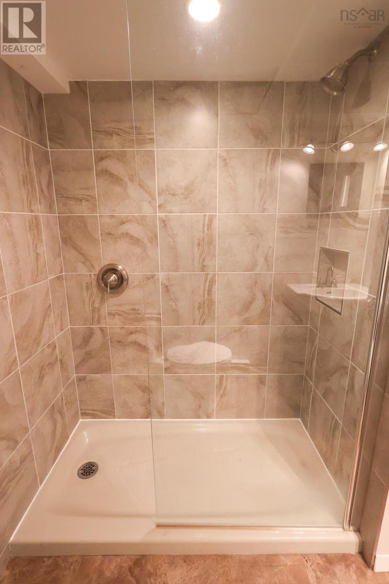 84 Park Street, Bridgewater, Nova Scotia  B4V 2B9 - Photo 35 - 202505311