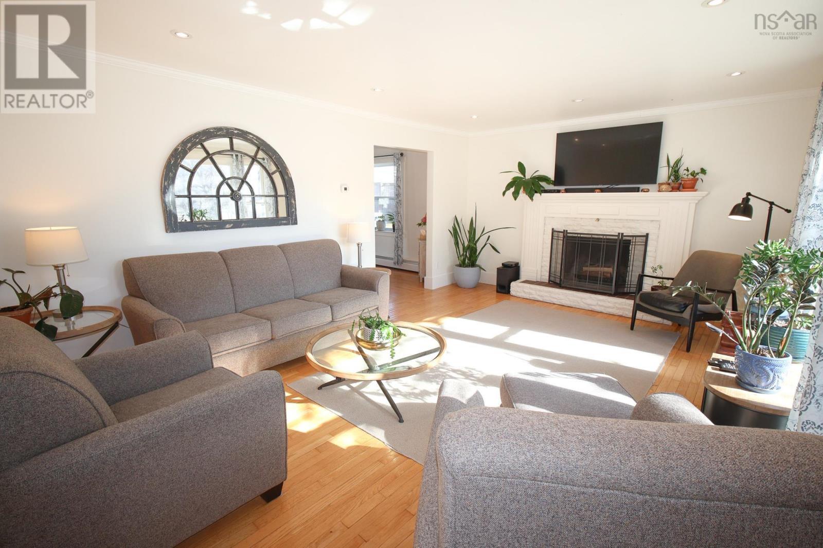 84 Park Street, Bridgewater, Nova Scotia  B4V 2B9 - Photo 6 - 202505311