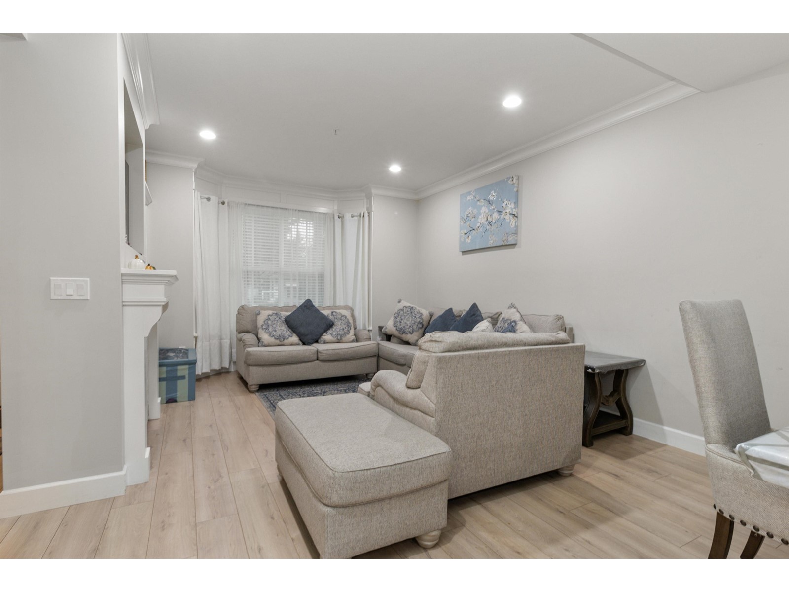 Property at 21 33460 LYNN AVENUE image 4