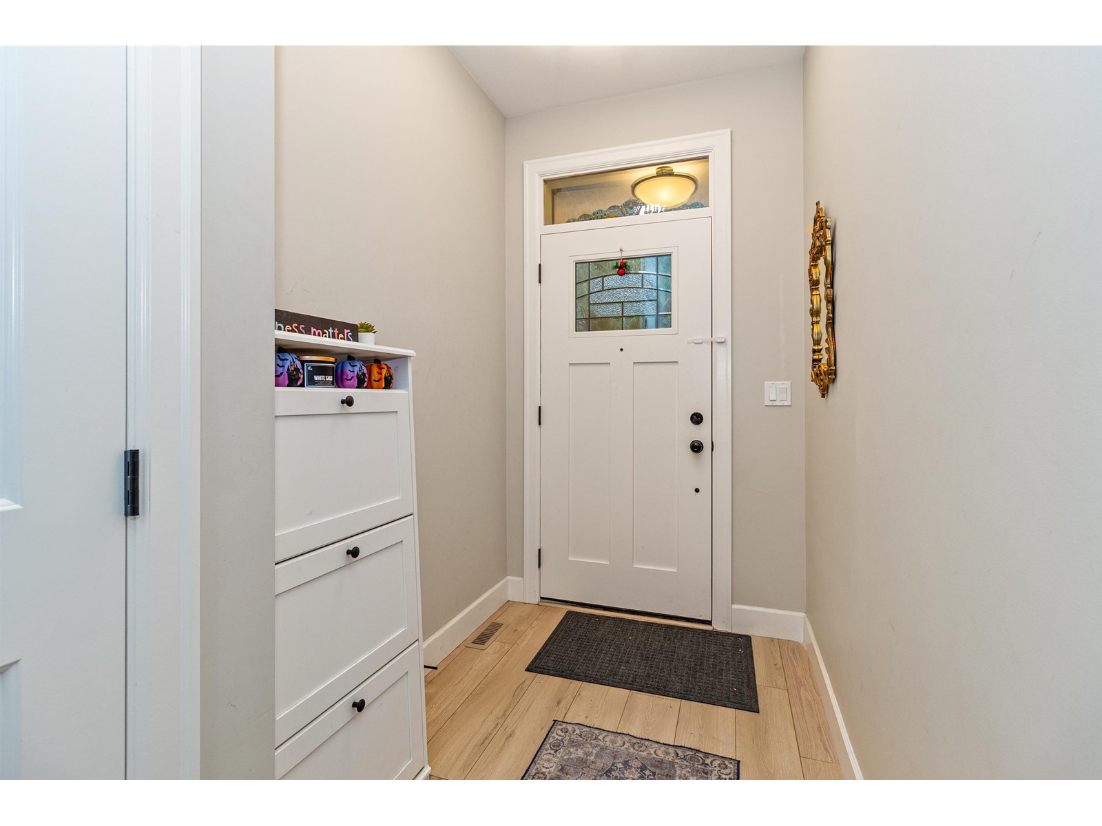 Property at 21 33460 LYNN AVENUE image 3
