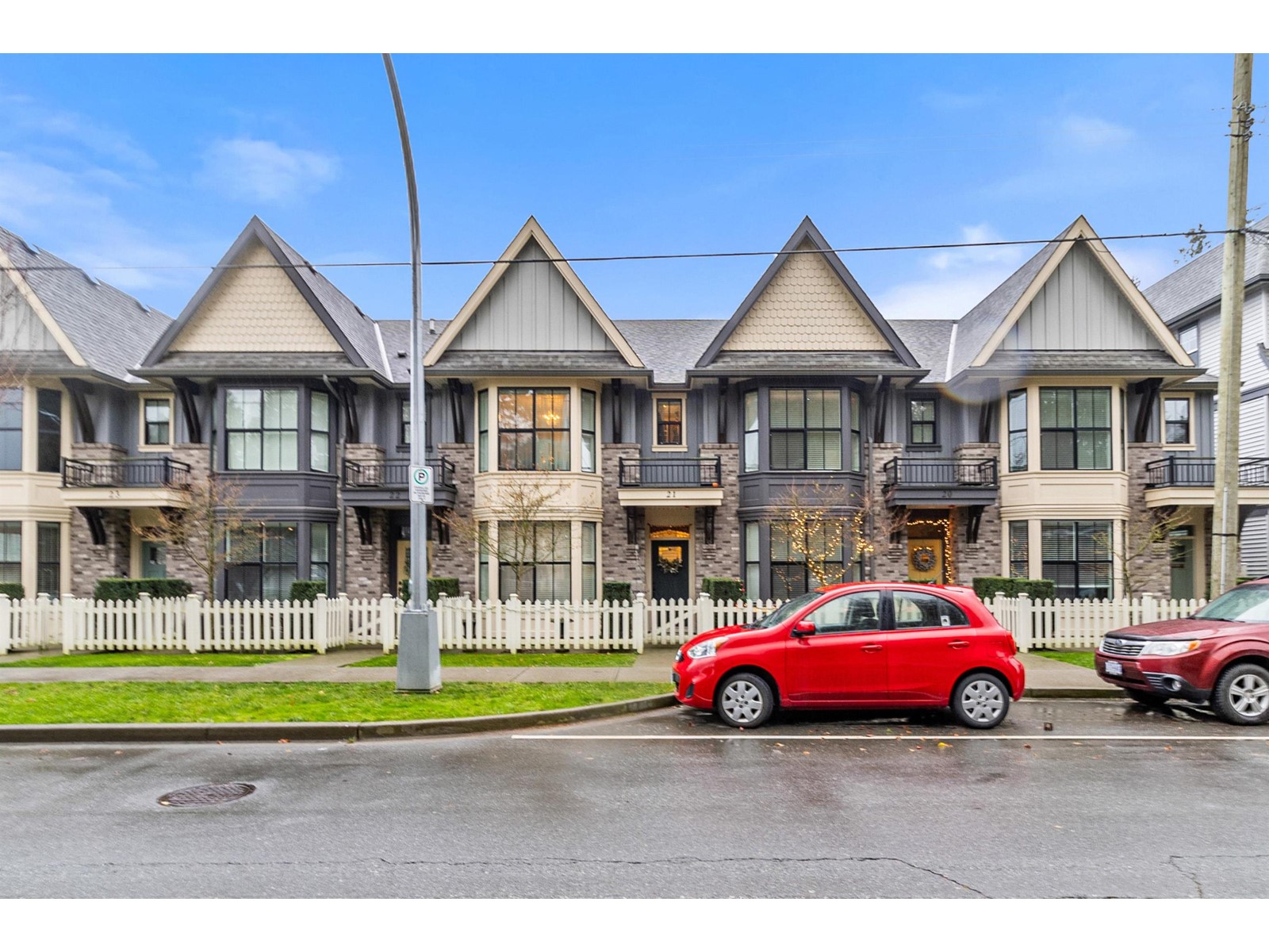 Property at 21 33460 LYNN AVENUE image 2
