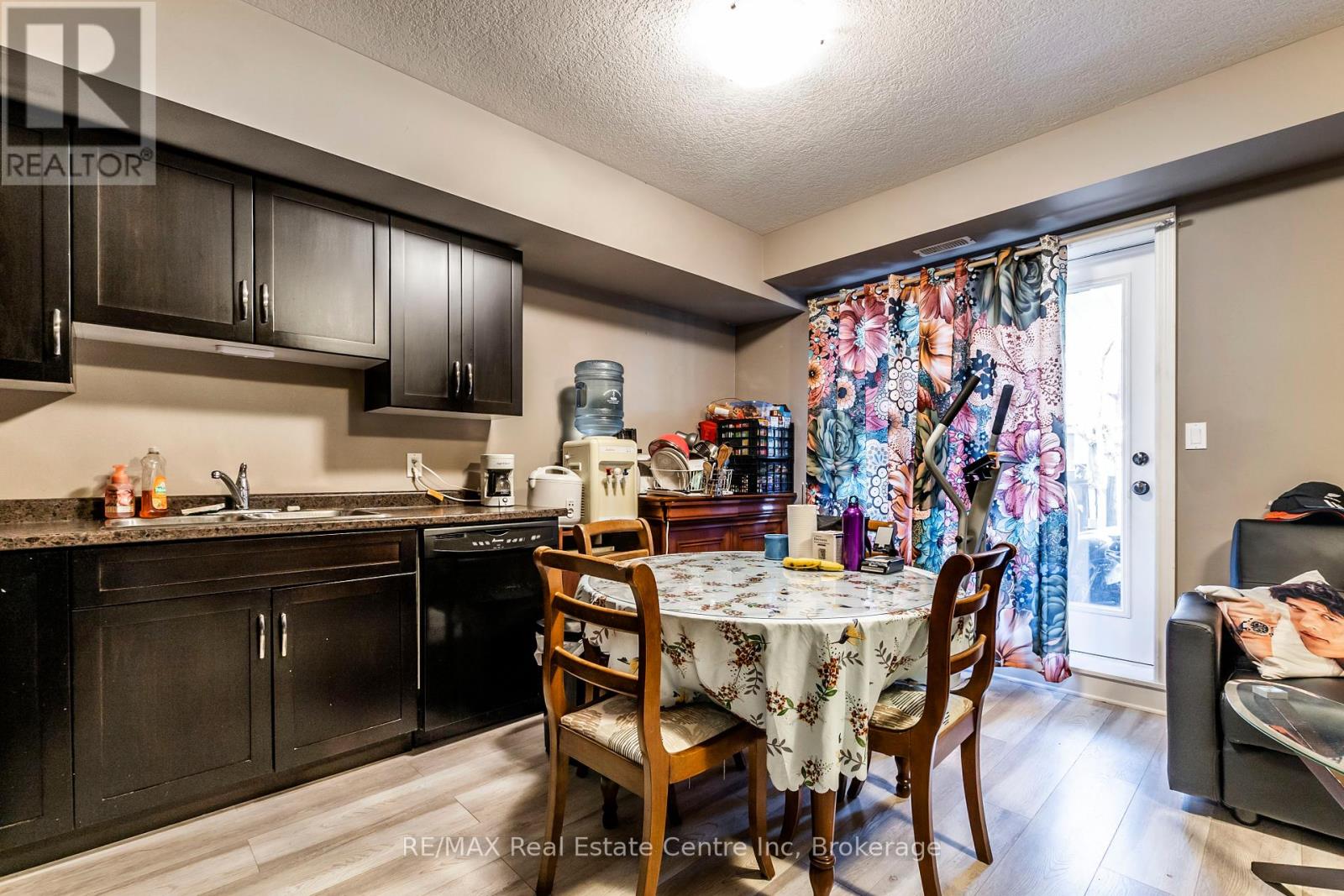 8b - 38 Howe Drive, Kitchener, Ontario  N2E 0E3 - Photo 11 - X12029506
