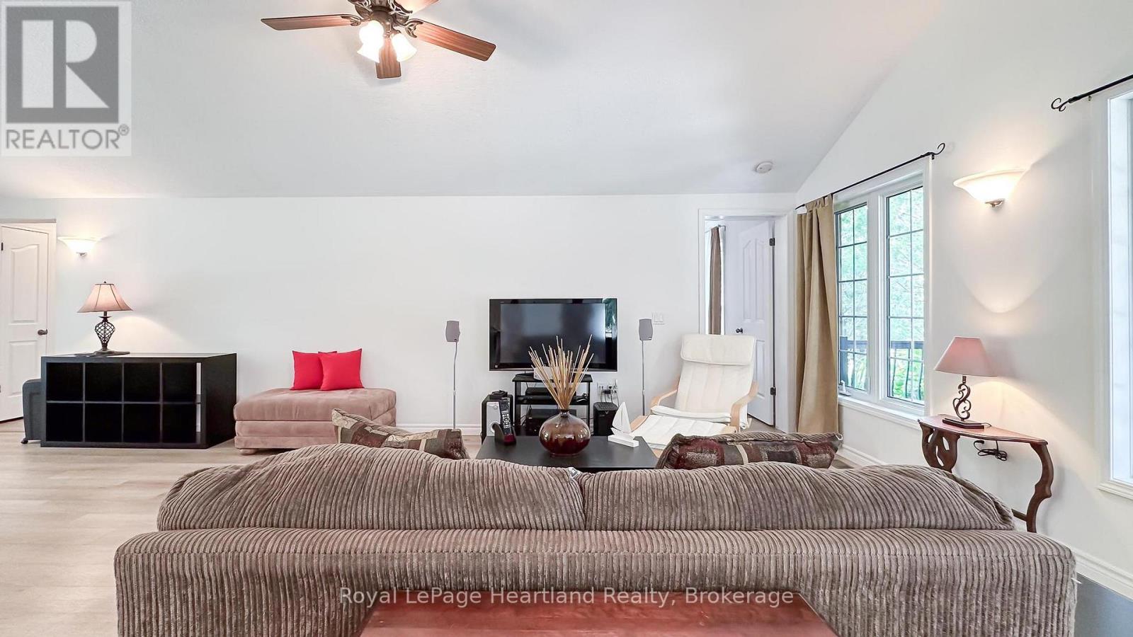 11 William Street, Bluewater, Ontario  N0M 1G0 - Photo 15 - X12029384