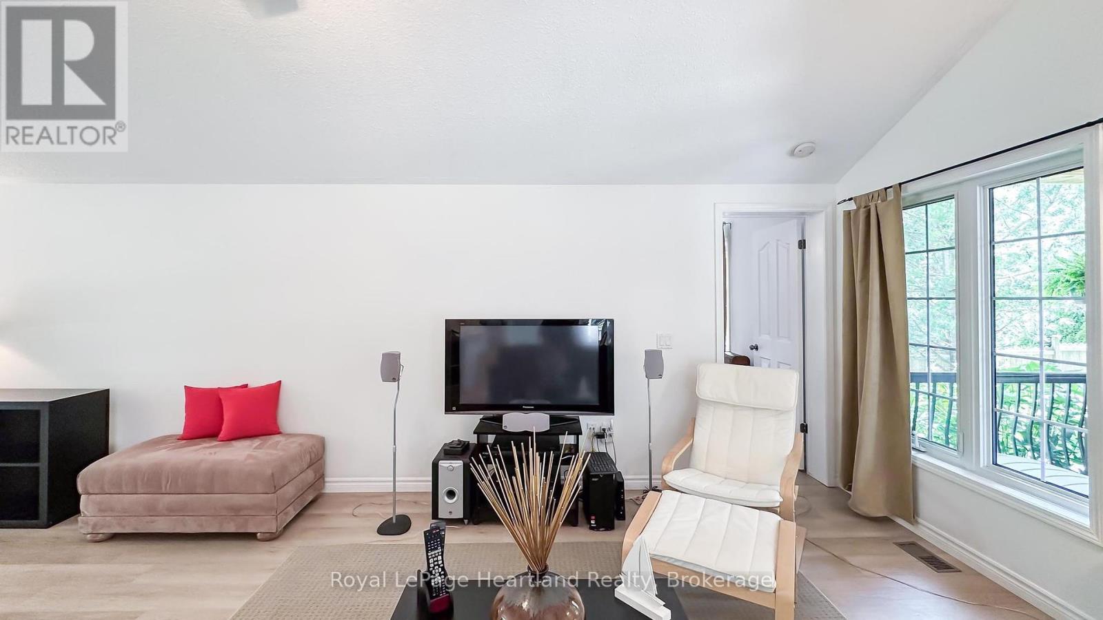 11 William Street, Bluewater, Ontario  N0M 1G0 - Photo 16 - X12029384