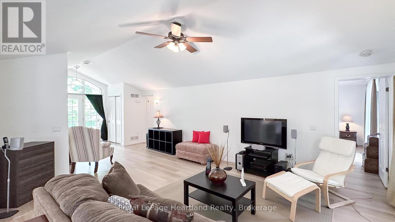 11 William Street, Bluewater, Ontario  N0M 1G0 - Photo 17 - X12029384