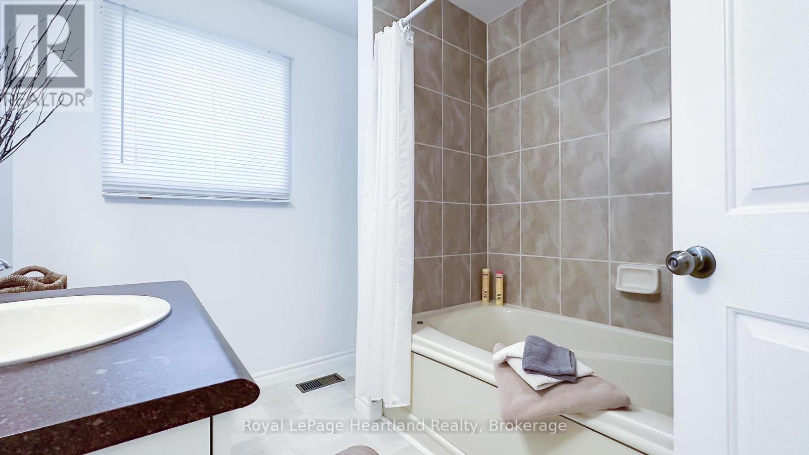 11 William Street, Bluewater, Ontario  N0M 1G0 - Photo 33 - X12029384