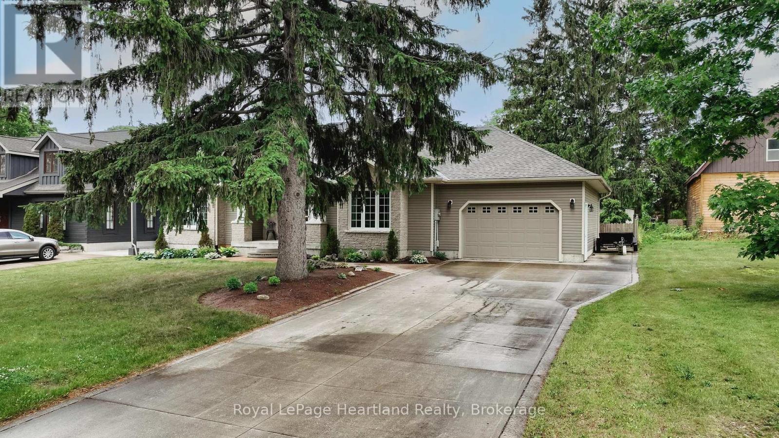 11 William Street, Bluewater, Ontario  N0M 1G0 - Photo 46 - X12029384