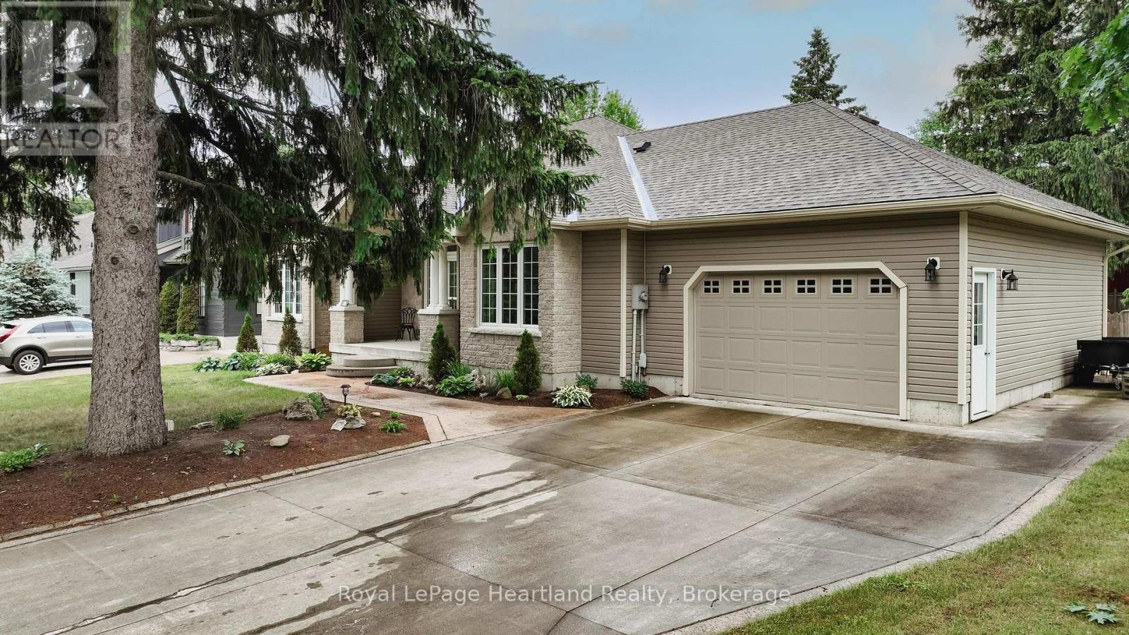11 William Street, Bluewater, Ontario  N0M 1G0 - Photo 47 - X12029384