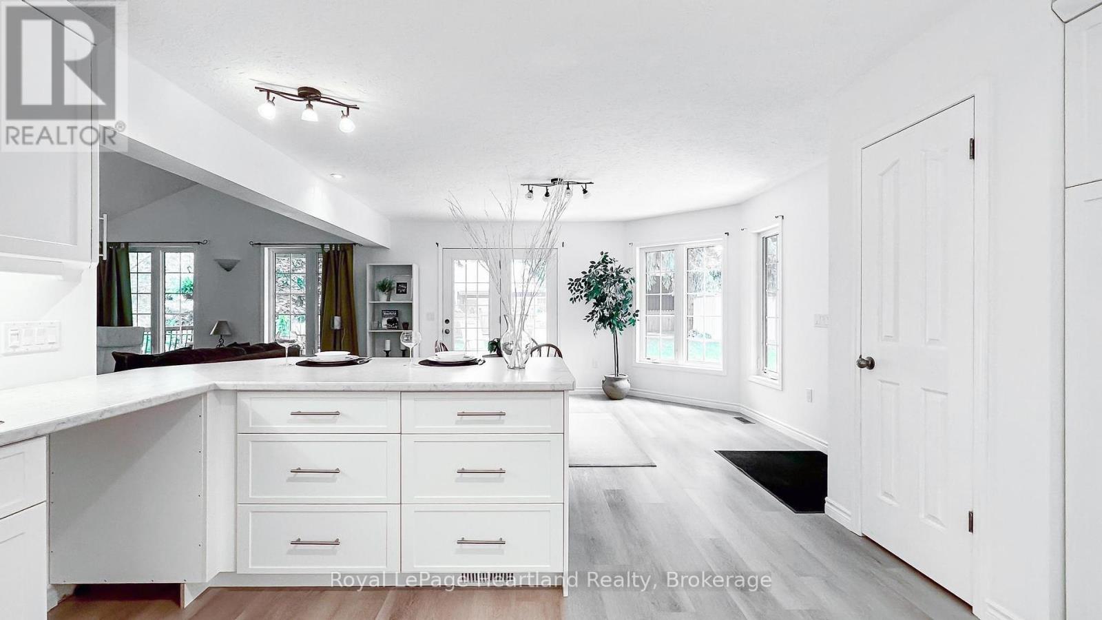 11 William Street, Bluewater, Ontario  N0M 1G0 - Photo 8 - X12029384