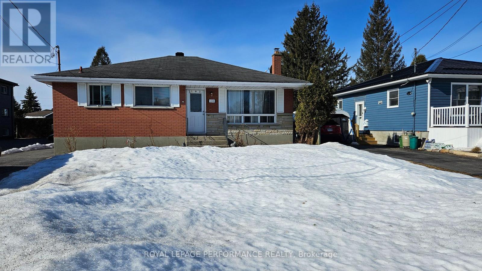 Property at 1208 HENRY STREET W image 2