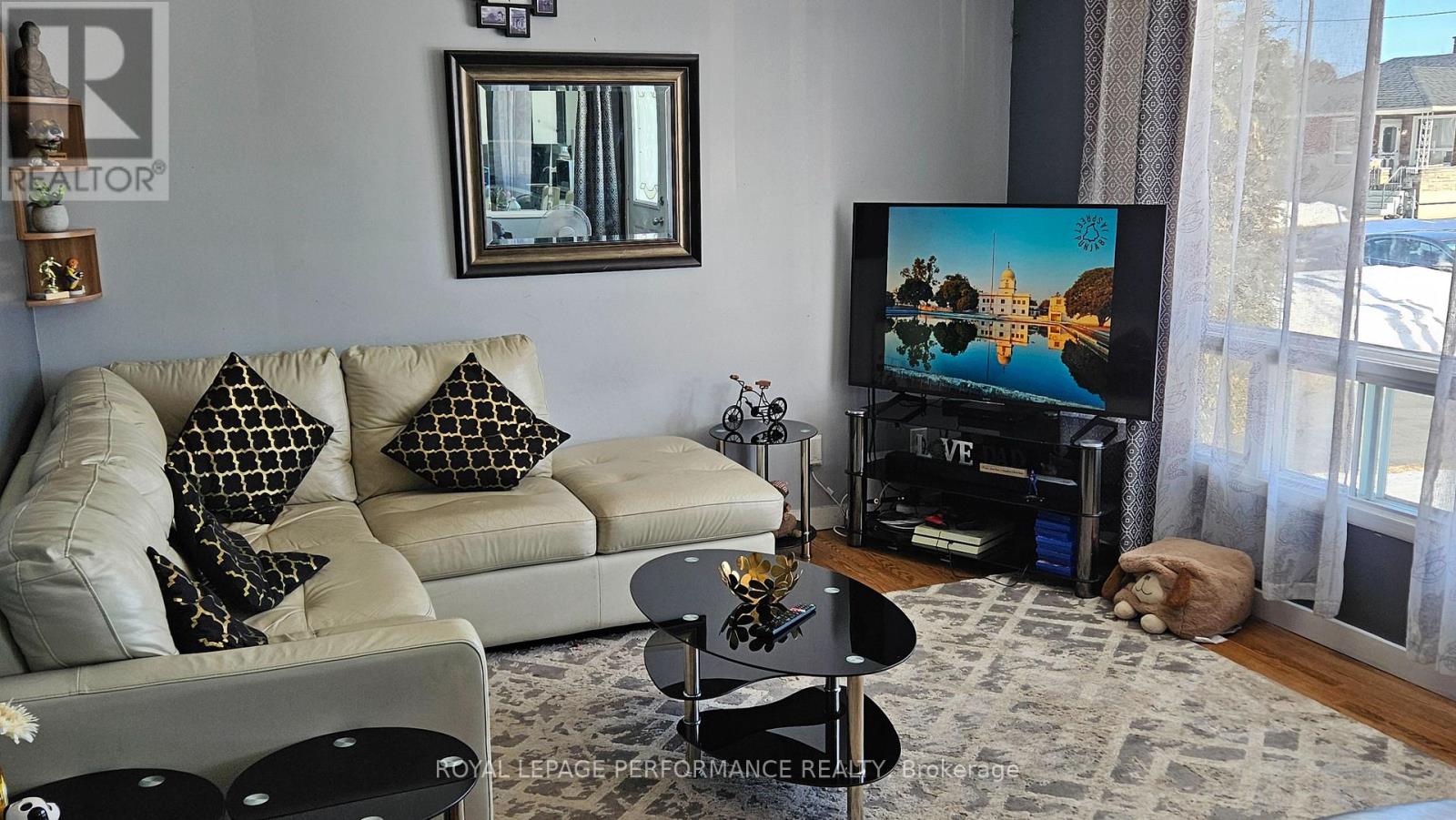 Property at 1208 HENRY STREET W image 3