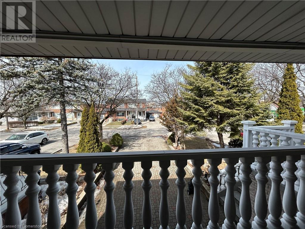 Property at 85 DOWNSVIEW Avenue image 4