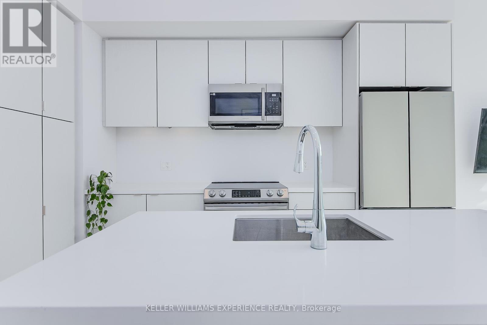 Property at 402 - 415 SEA RAY AVENUE image 5