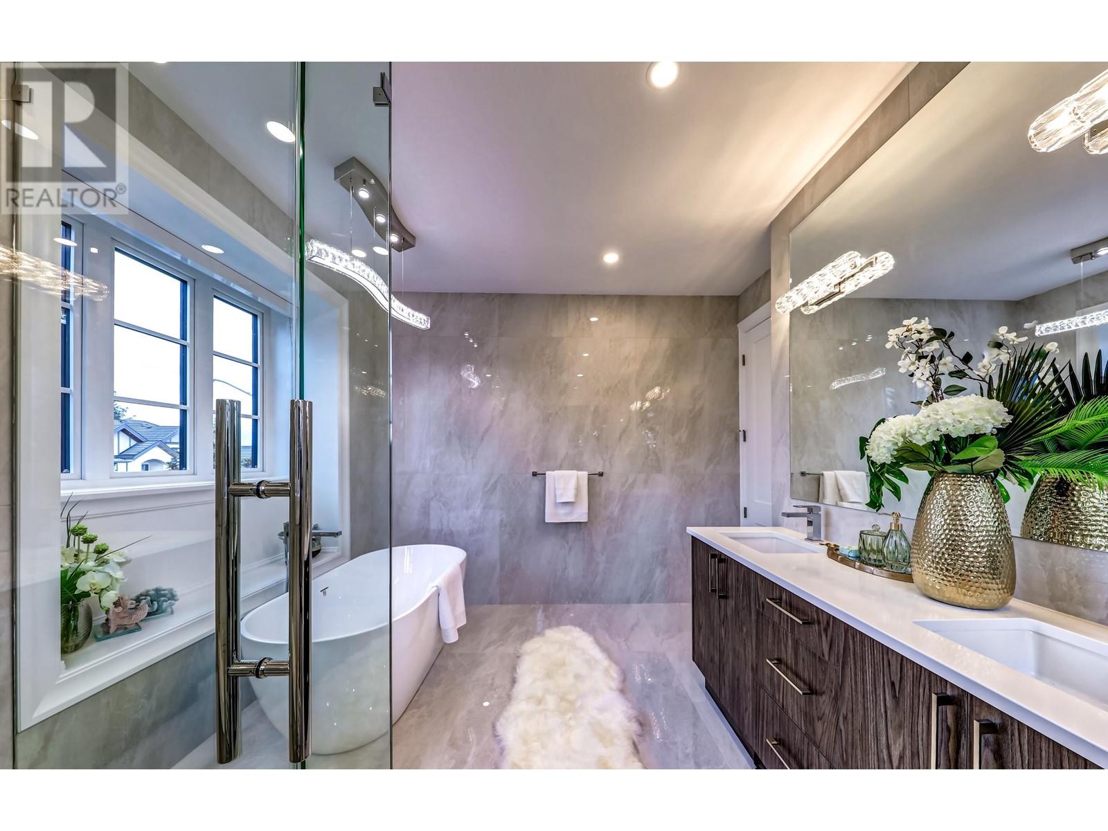 Listing Picture 24 of 40 : 10231 BAMBERTON DRIVE, Richmond / 烈治文 - 魯藝地產 Yvonne Lu Group - MLS Medallion Club Member