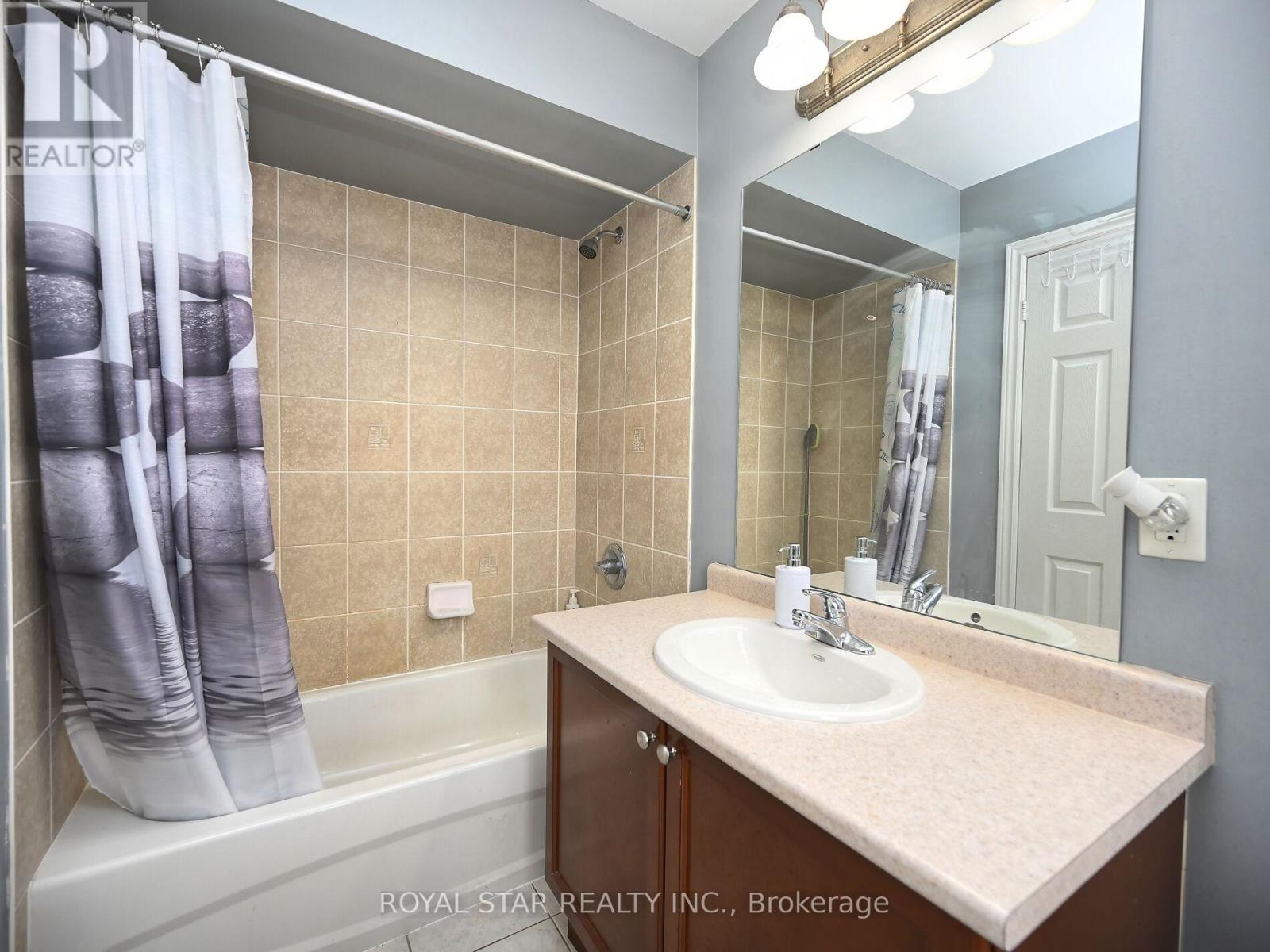 33 Alice Spring Crescent, Brampton (Credit Valley), Ontario  L6X 0R7 - Photo 30 - W12029412