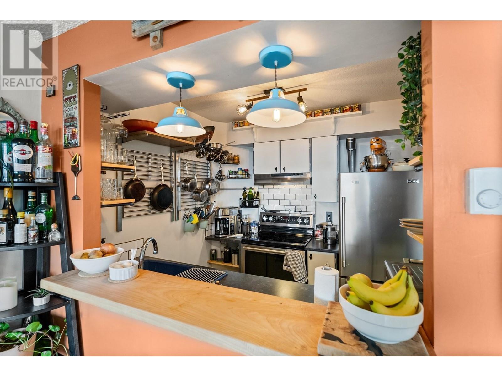 Listing Picture 10 of 35 : 407 3740 ALBERT STREET, Burnaby / 本拿比 - 魯藝地產 Yvonne Lu Group - MLS Medallion Club Member
